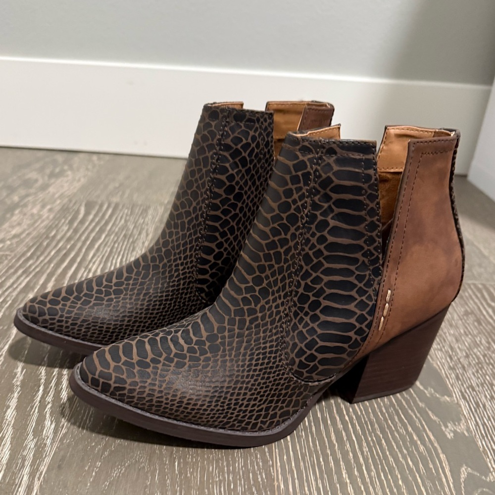 Laura Marana by Not Rated Brown Snakeskin Leather Ankle Boots